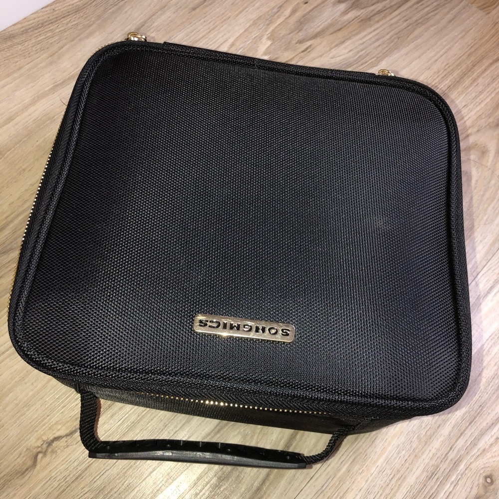 Makeup organizer case
